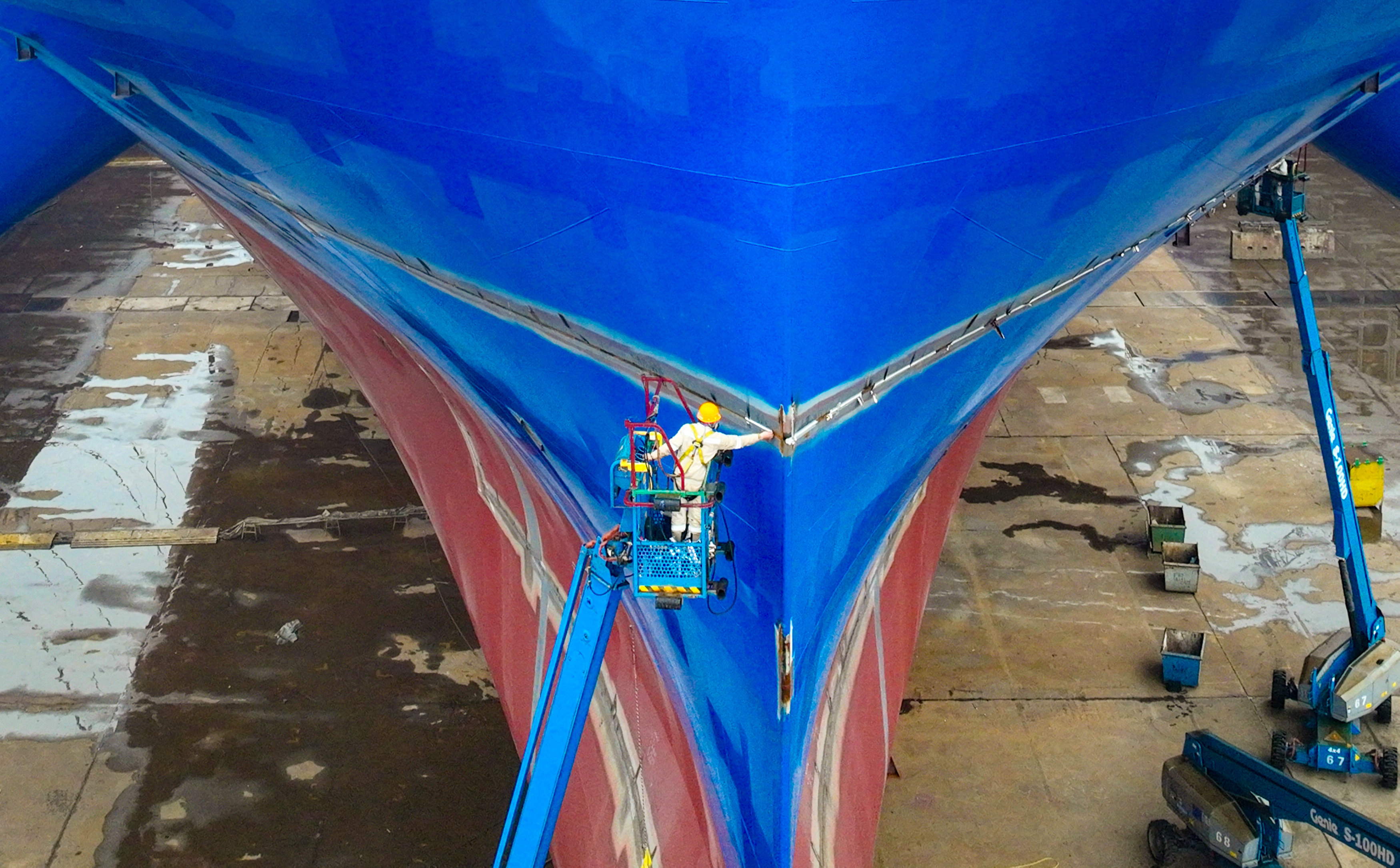 Work is done on a container ship in China’s Jiangsu province on February 28. Photo: Getty Images